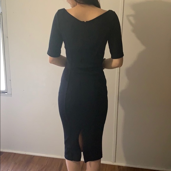 Black body hugging dress - Picture 3 of 4